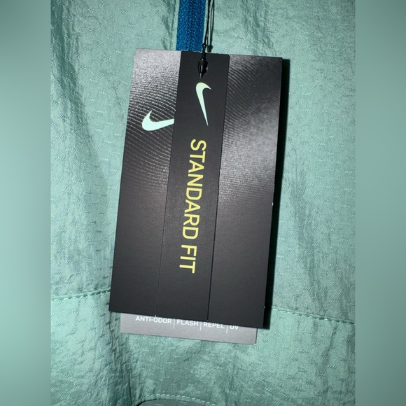 Nike Swoosh Women's Dri-FIT Running Jacket - Picture 4 of 5